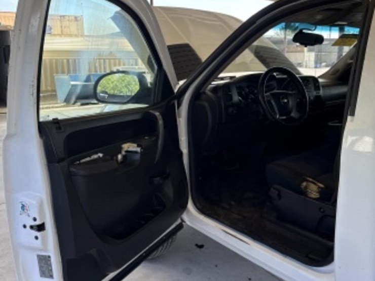 2013-chevrolet-silverado-2500hd-image-22