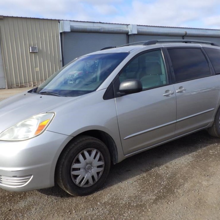 2005 TOYOTA SIENNA