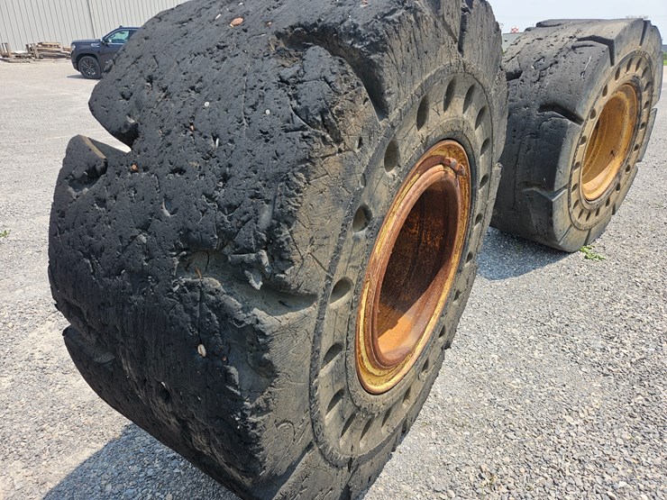 #18788-•-solid-loader-tires-image-17