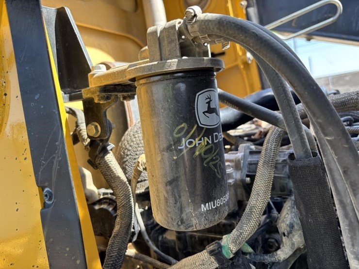 2019-deere-210l-image-51