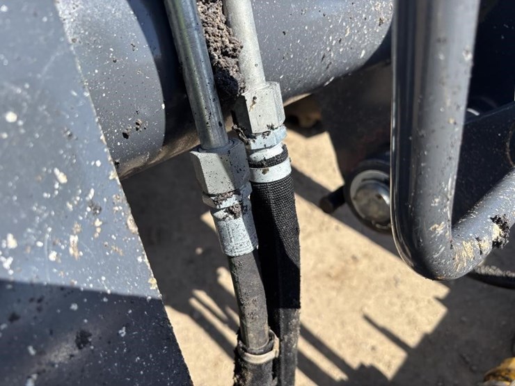 2021-deere-210l-image-13