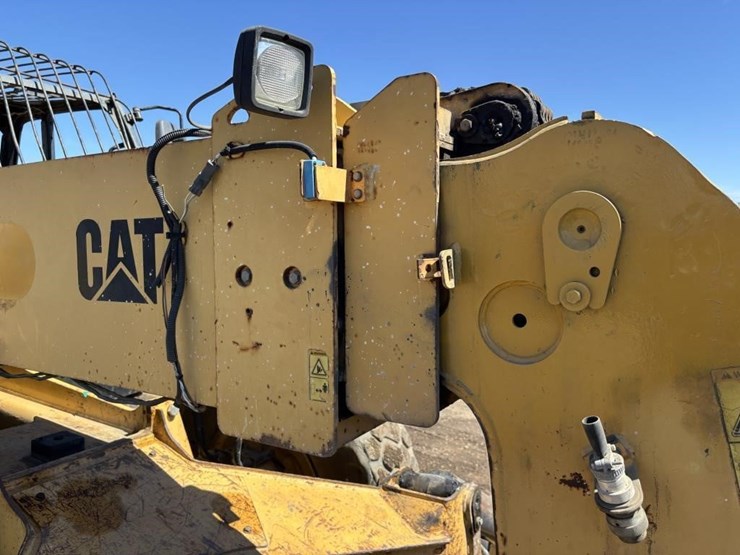 2004-caterpillar-th560b-image-17