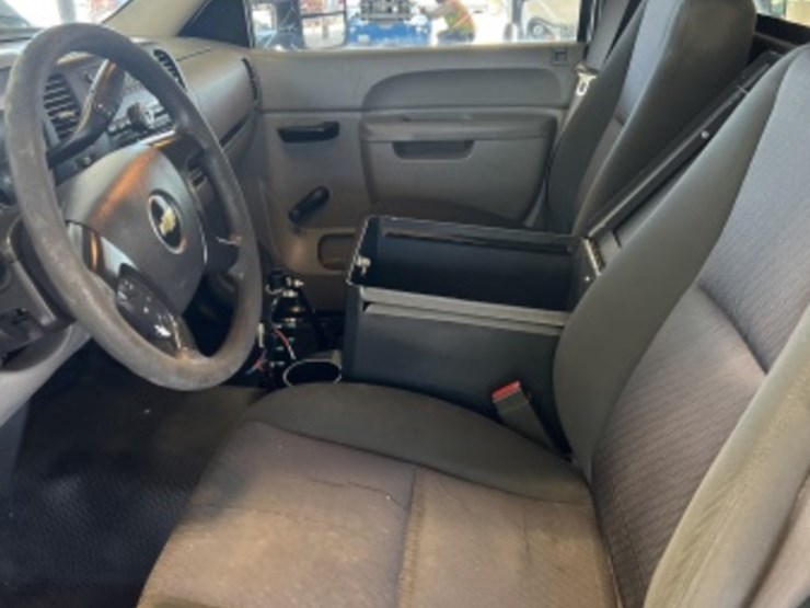 2012-chevrolet-silverado-3500hd-image-26