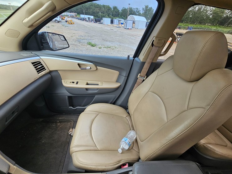 2011-chevrolet-traverse-image-22