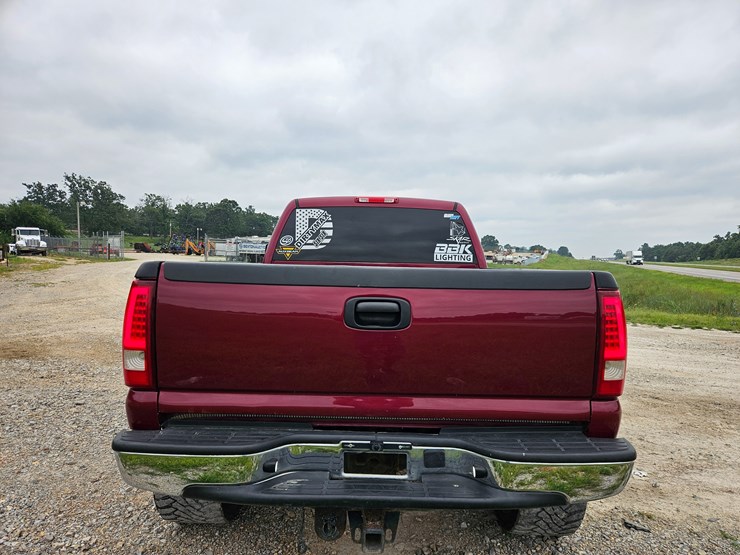 2005-chevrolet-silverado-image-14