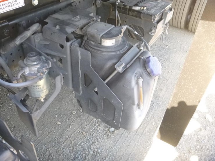 2017-isuzu-nqr-image-22