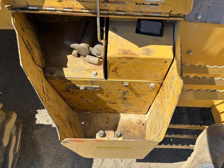 2020-deere-310l-ep-image-50