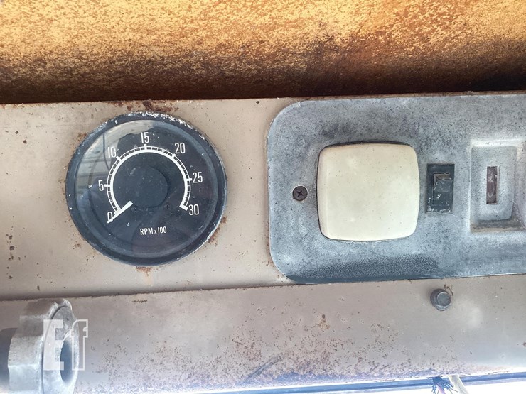1988-deere-670b-image-17