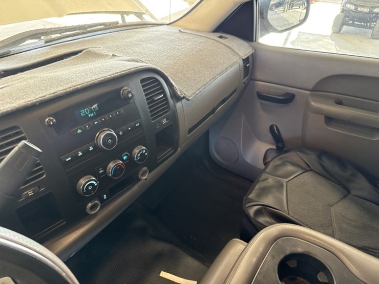 2011-chevrolet-silverado-1500-image-22