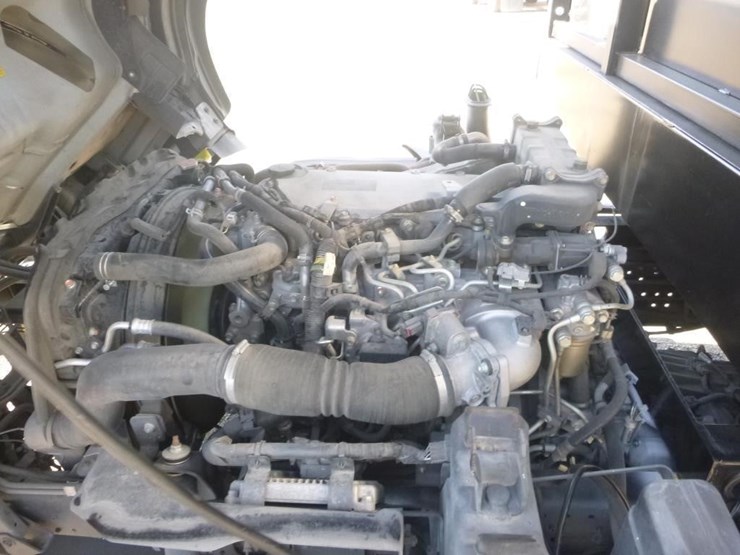 2017-isuzu-nqr-image-17