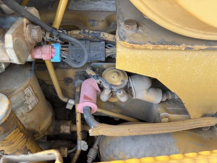 2006-caterpillar-d6n-image-41