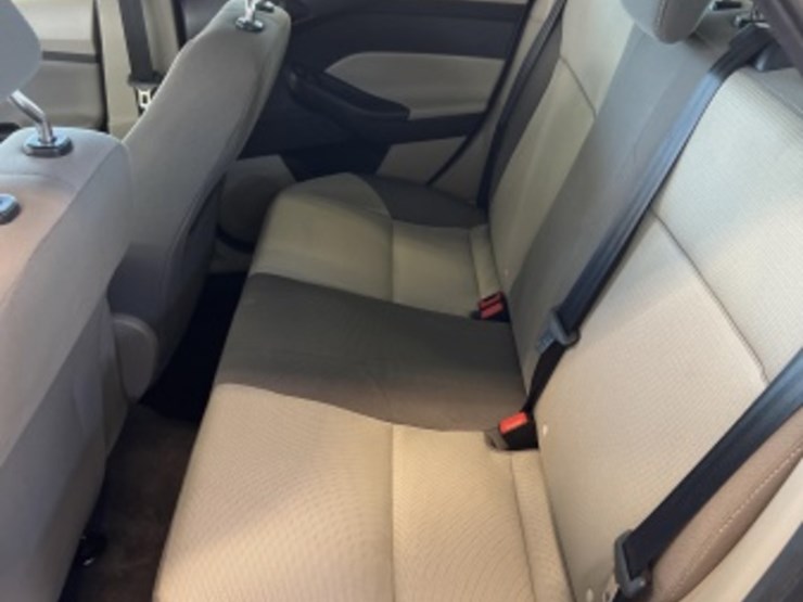 2012-ford-focus-se-sdn-image-21