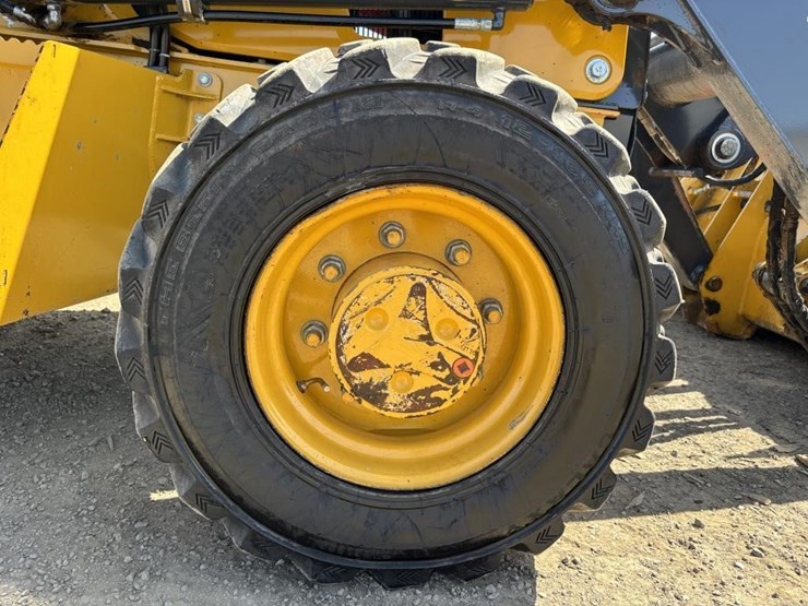 2019-deere-210l-image-26