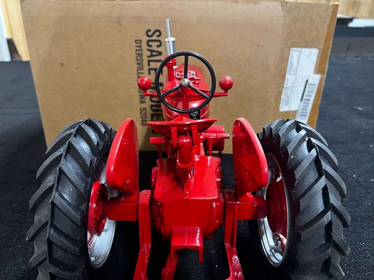1/8-farmall-m-nib-sm-image-8