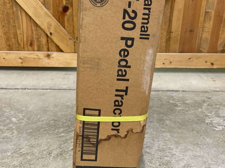 farmall-f-20-pedal-tractor-nib-ertl-image-5