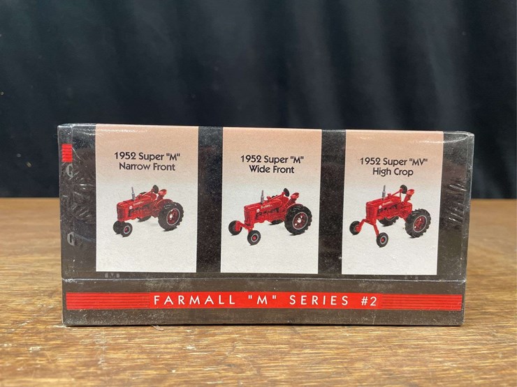(2)-1/64-farmall-m-sets-nib-ertl-image-8