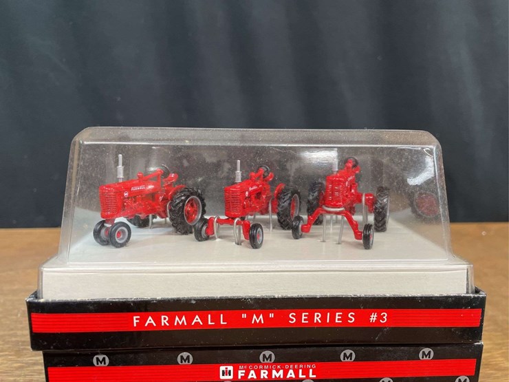 (4)-1/64-farmall-m-sets-nib-ertl-image-6