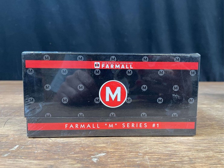 (3)-1/64-farmall-m-sets-nib-ertl-image-5