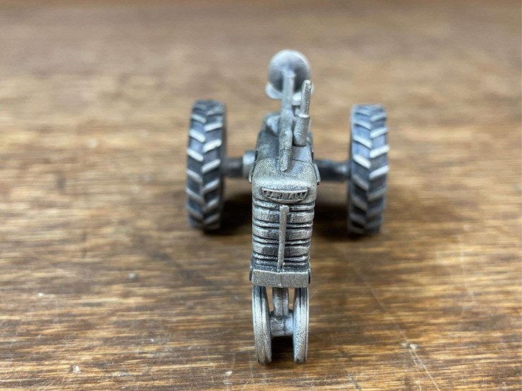 (2)-1/43-farmall-h-+-m-pewter-nib-sc-image-8