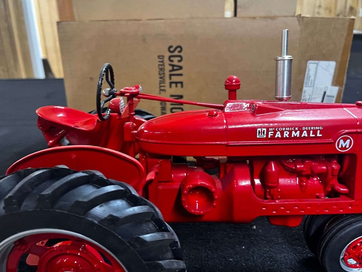 1/8-farmall-m-nib-sm-image-16