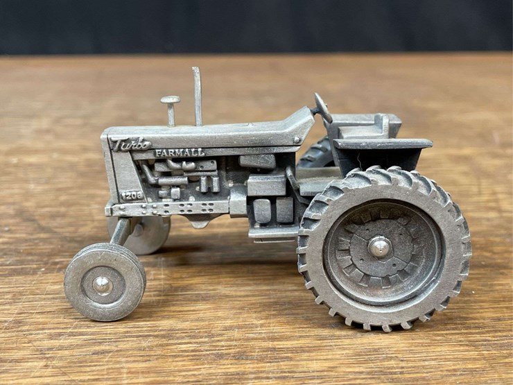 1/43-farmall-1206-pewter-nib-sc-image-3
