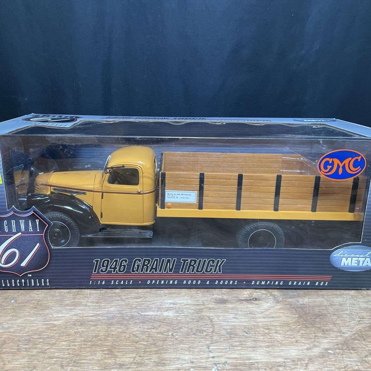 1/16 GMC Grain Truck NIB DCP