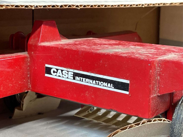 (2)-1/16-farmall-350-+-case-ih-baler-ertl-image-17