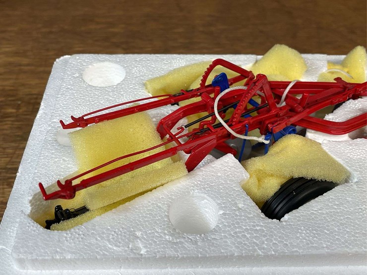 1/16-mccormick-deering-little-genius-plow-precision-nib-ertl-image-7