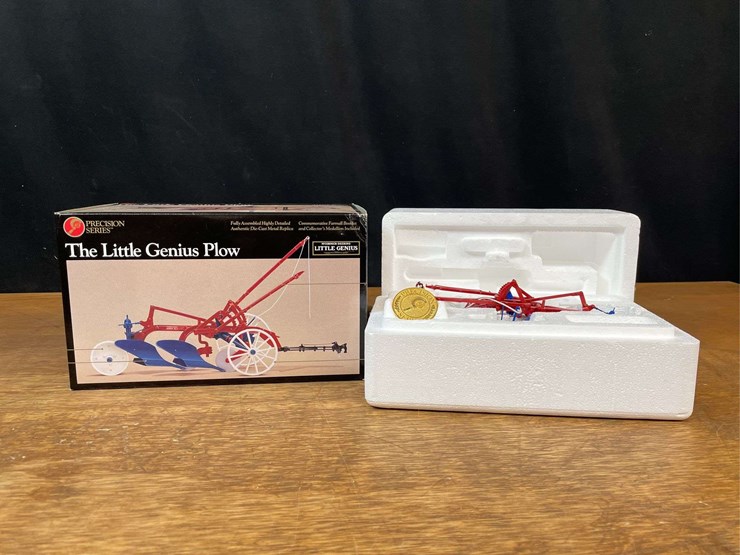 1/16-mccormick-deering-little-genius-plow-precision-nib-ertl-image-1