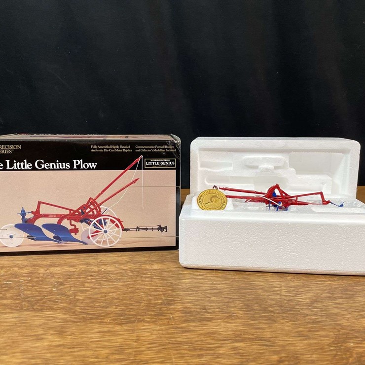 1/16 McCormick-Deering Little Genius Plow Precision NIB Ertl