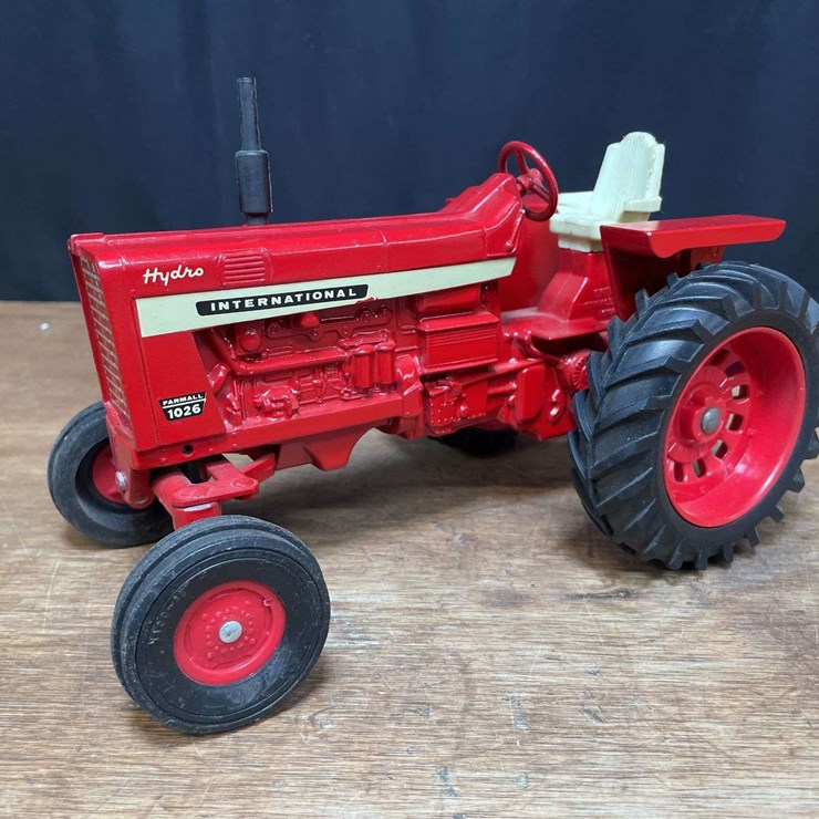 1/16 IH 1026 Hydro Ertl