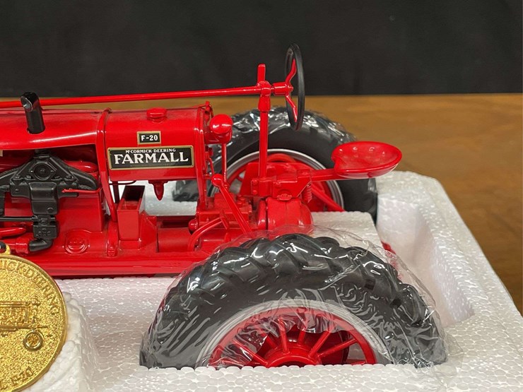 1/16-farmall-f20-precision-nib-ertl-image-9