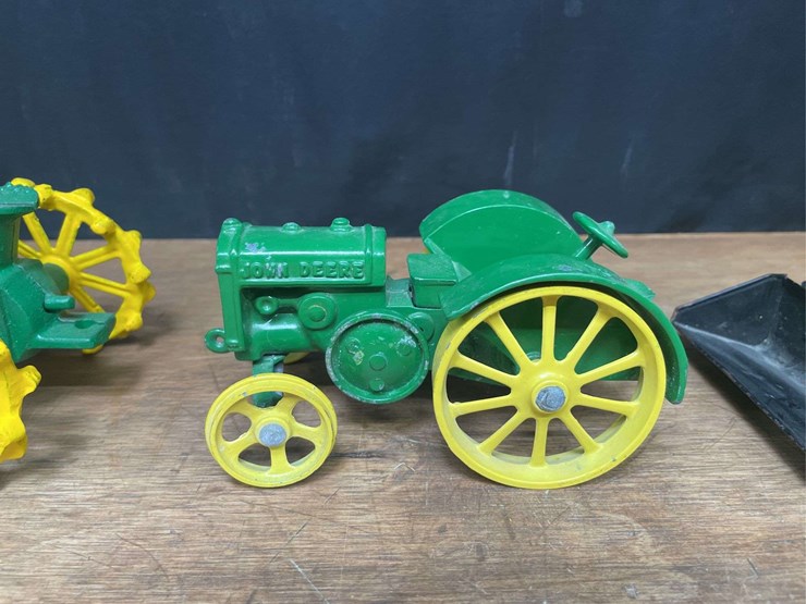 john-deere-16-image-4