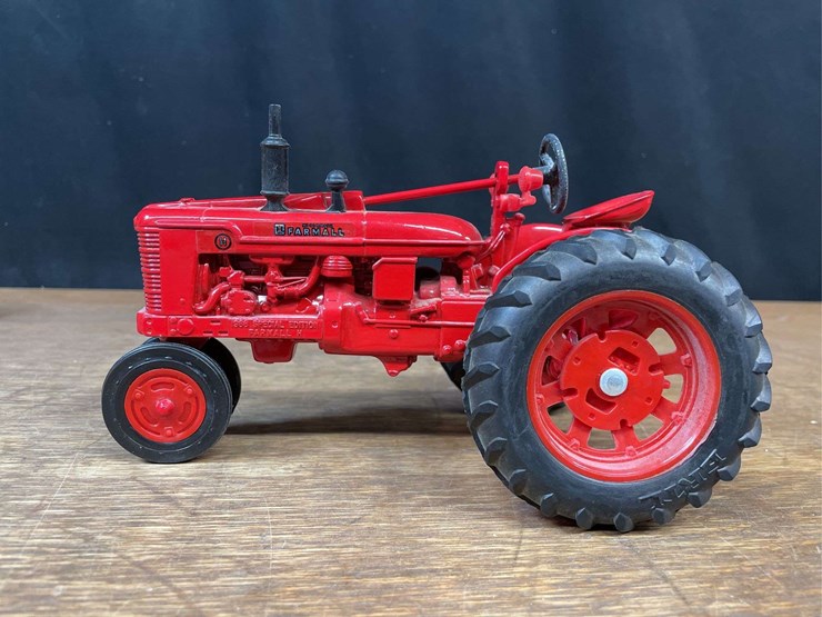 1/16-farmall-h-special-edition-nib-ertl-image-3