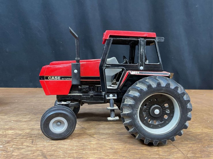 1/16-case-ih-2594-las-vegas-nib-ertl-image-3