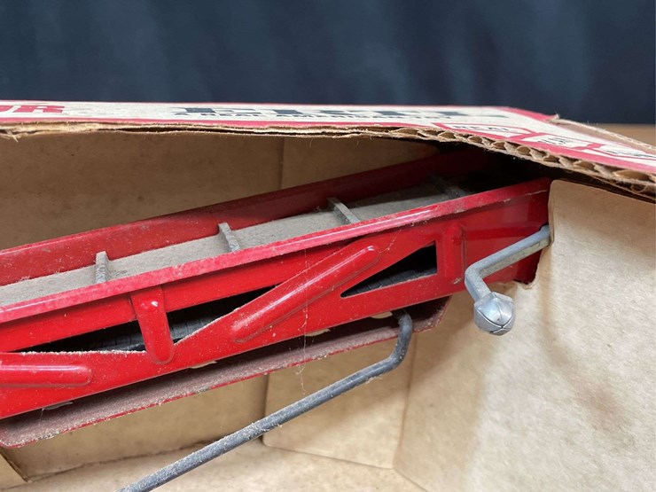 1/16-ih-tru-scale-bale-elevator-nib-ertl-image-12