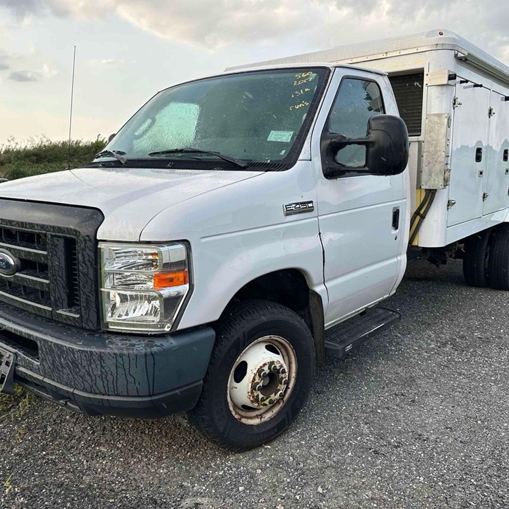 2017 FORD E450