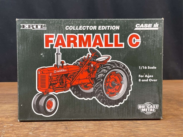 1/16-farmall-c-collector-nib-ertl-image-12