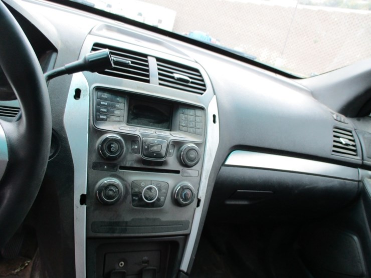 2014-ford-explorer-image-8