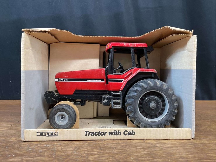 1/16-case-ih-magnum-7120-nib-ertl-image-1