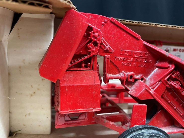 1/16-mccormick-picker-special-edition-nib-ertl-image-9