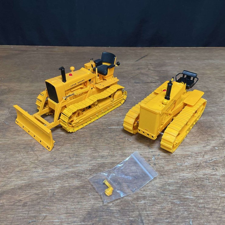(2) 1/16 John Deere 1010 + 430 Crawlers Ertl