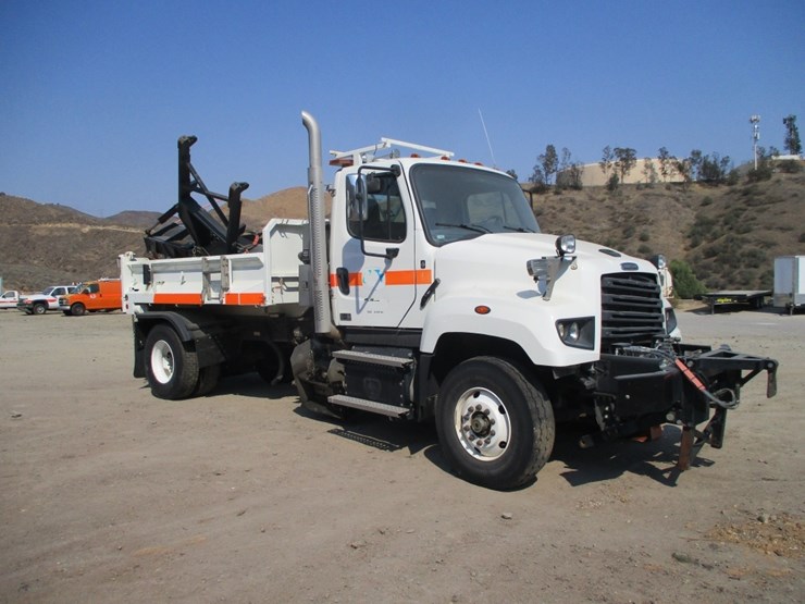 2021-freightliner-114sd-image-1
