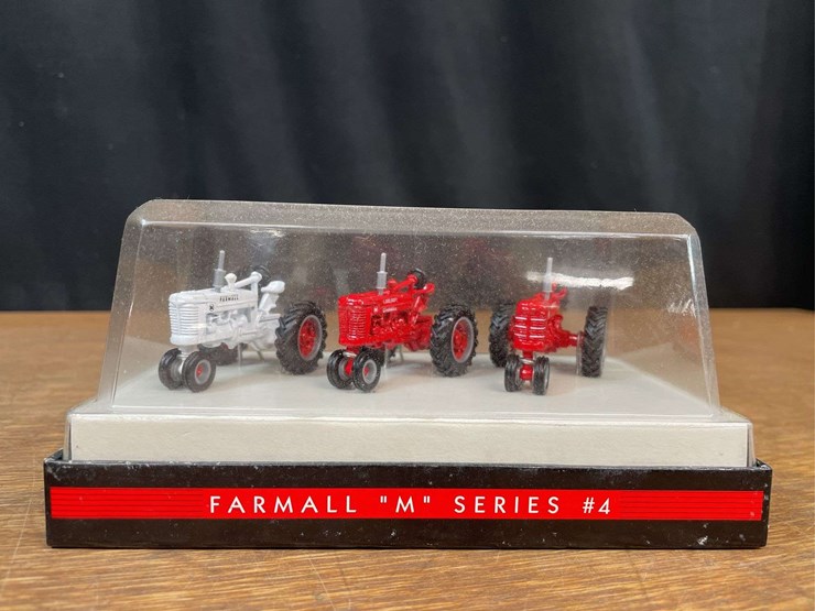 (4)-1/64-farmall-m-sets-nib-ertl-image-7