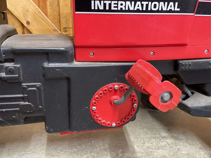 ih-pedal-tractor-ertl-image-22