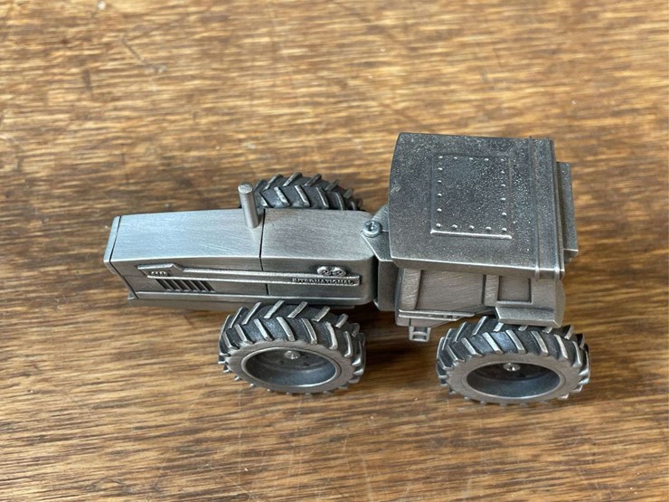1/43-ih-6388-pewter-nib-sc-image-4
