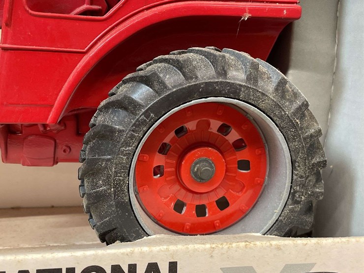 1/16-ih-1568-nib-ertl-image-13
