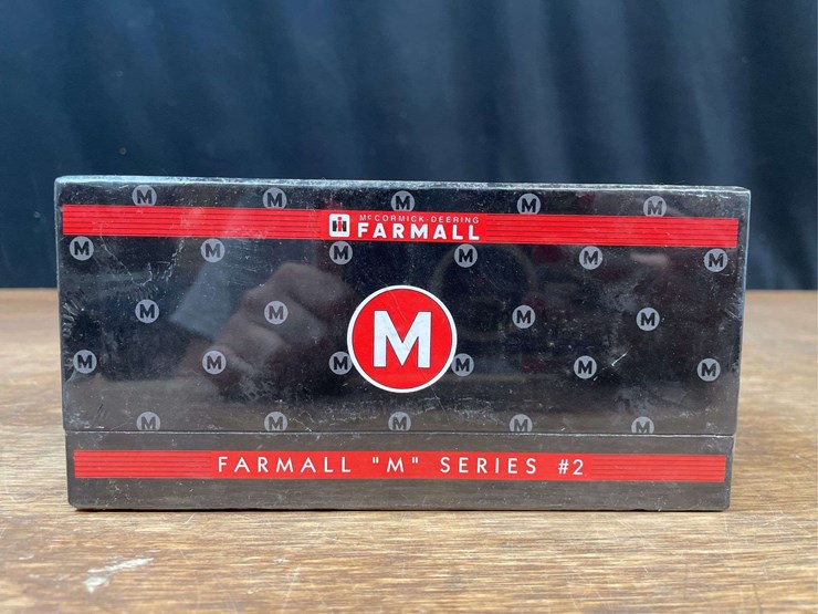 (3)-1/64-farmall-m-sets-nib-ertl-image-11