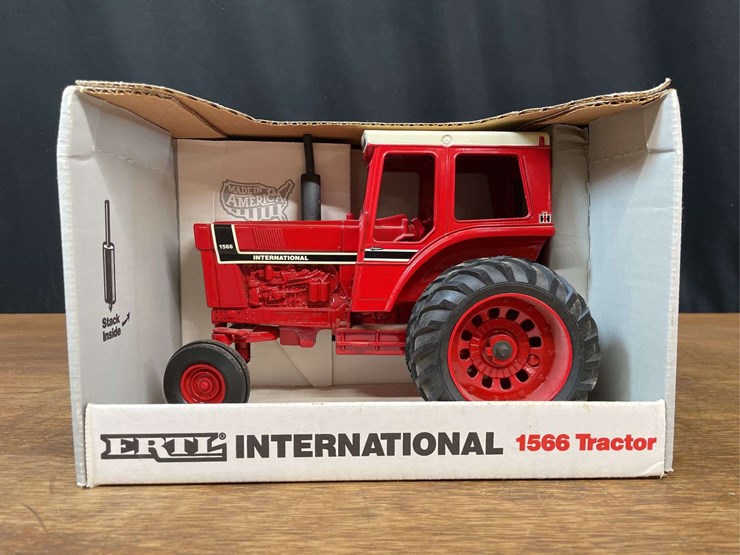 1/16-ih-1566-nib-ertl-image-1