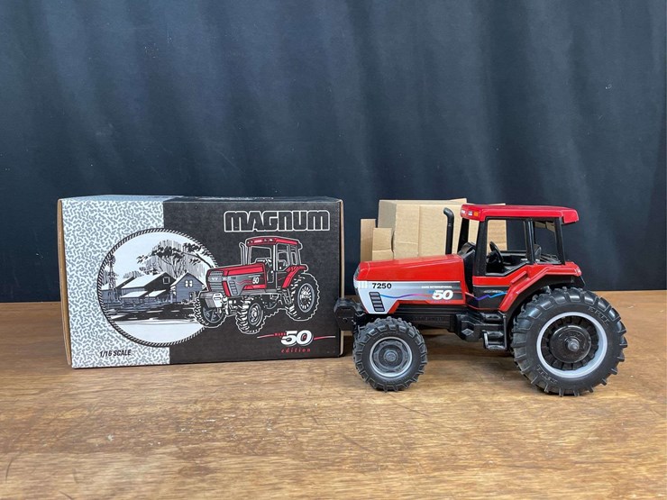 1/16-case-ih-magnum-7250-mark-50-1994-farm-show-nib-ertl-image-1